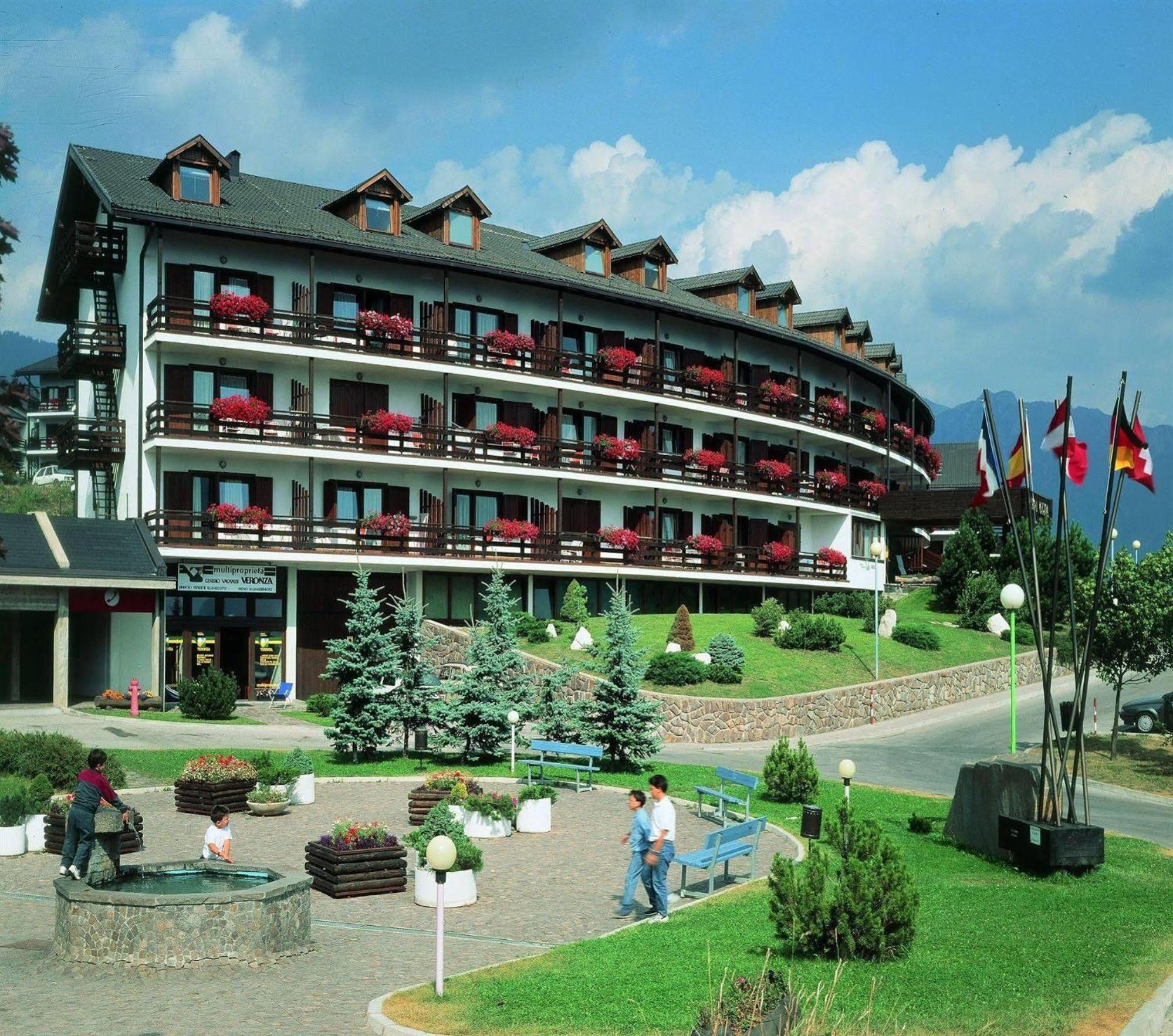 La Tana - Agenzia Dolomiti Affitti Apartment Cavalese Bagian luar foto